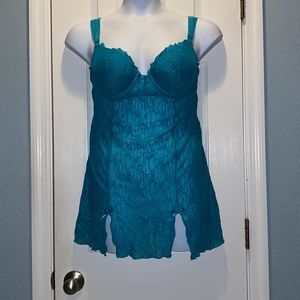 Smart & sexy green lace nightie size 38C
